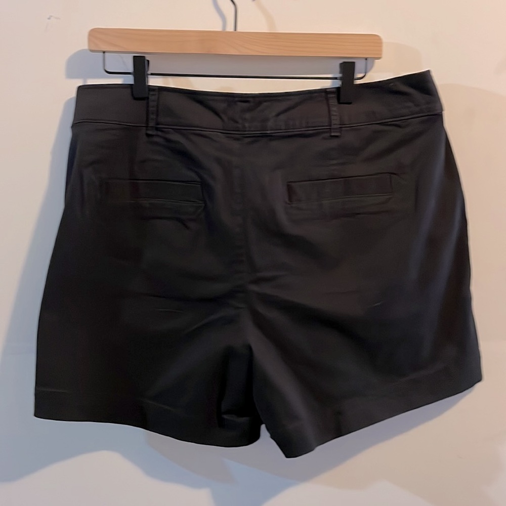 Gap Women’s Shorts. Size 12 - Picture 3 of 3